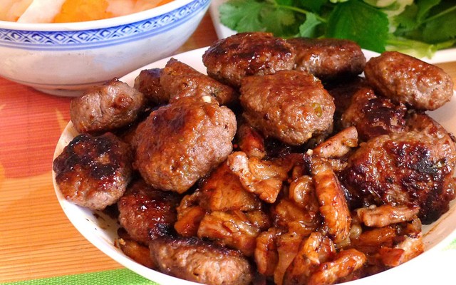 Bánh Cuốn Chả Vân Đình