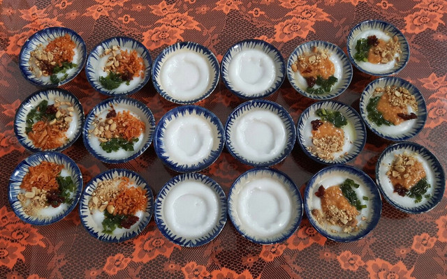 Cô Vân - Lò Mì Quảng & Bánh Bèo