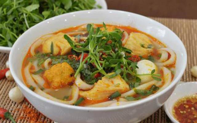 Bánh Canh Cá Lóc Cô Tuyền