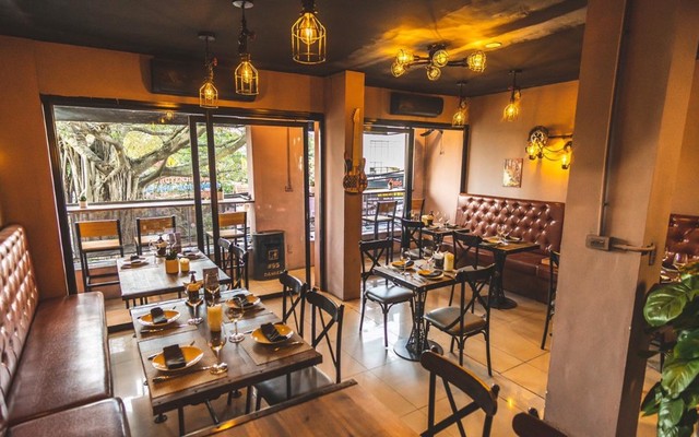 Nhà Hàng Âu Fabrik - Trấn Vũ
