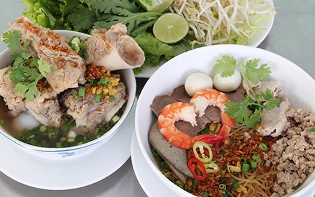 Nhà Hàng Lá Thông
