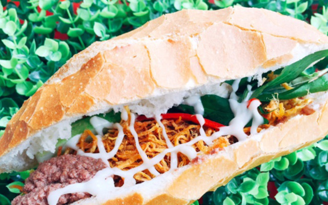 Bánh Mì Gà Xé Ruby - Đường 3 Tháng 2