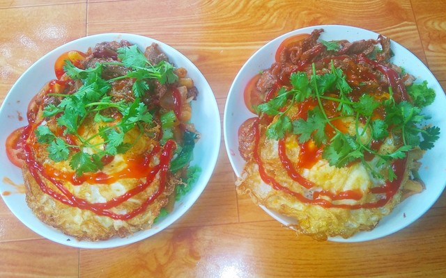 Tư Lý Quán - Mì & Nui Xào Bò Trứng