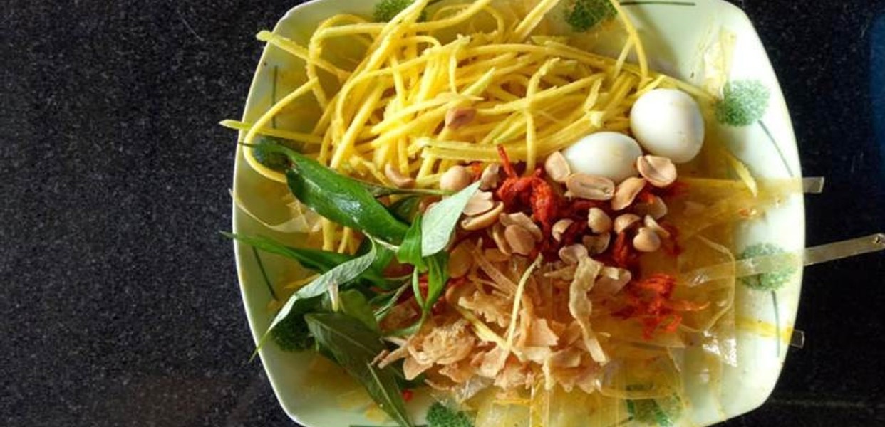 BÁNH TRÁNG TỎI 019 LÝ NAM ĐẾ NẰM YÊN BÌNH TRONG CON HẺM NHỎ QUẬN 11