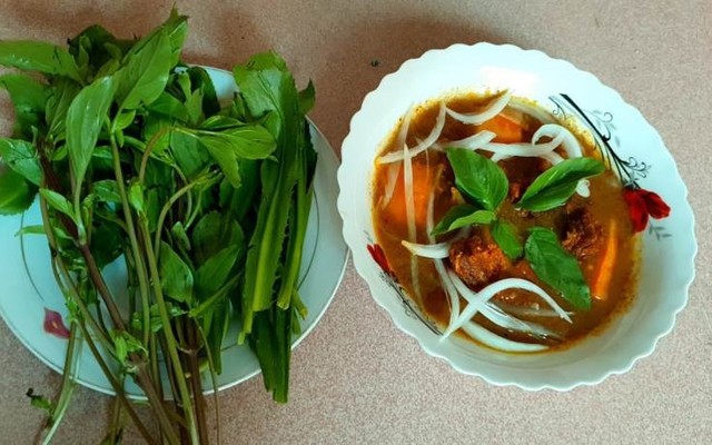 Ruby - Bò Kho, Cá Viên Chiên & Nước Ép