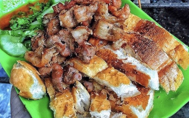 Cô Bi - Bánh Mì Thịt Nướng Lạng Sơn