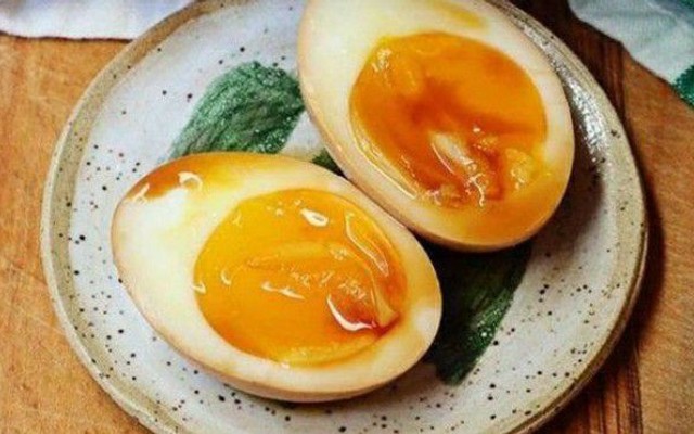 Mì Xào Mề Gà Trứng Lòng Đào - Xèo Xèo Quán