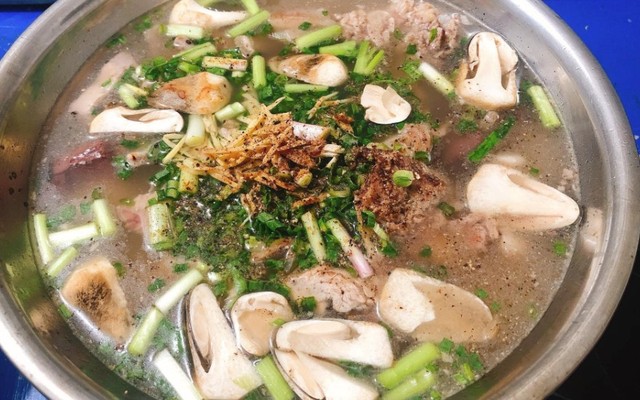 Lẩu Cháo Mắt Heo