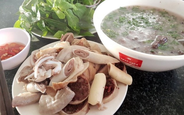 Phượng Ớt - Cháo Lòng & Bún Trộn Thịt Nướng