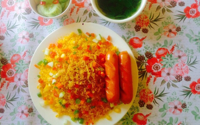 Loan Chinh - Chè, Cơm Rang & Mì Xào - Xuân Phương