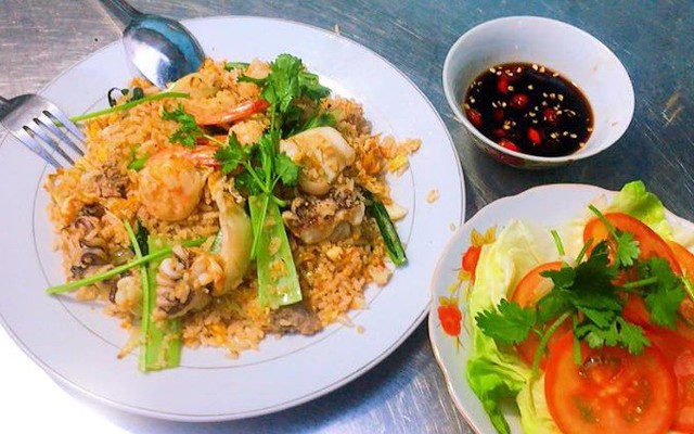 Quán Ăn Tiên Tiến - Cơm Chiên & Mì Xào