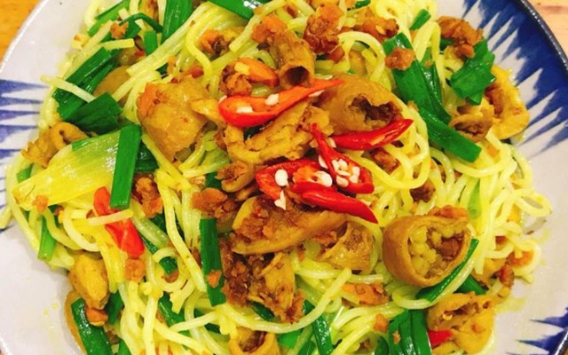 Hoa - Bún Lòng Xào Nghệ & Nước Ép