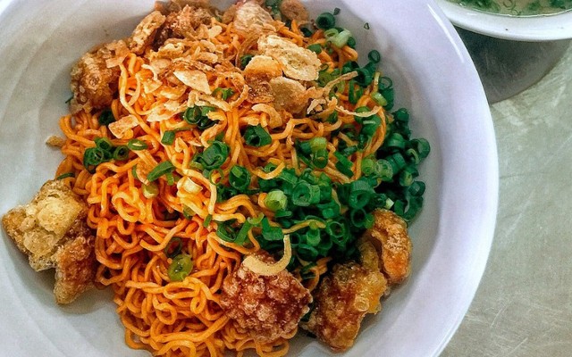 Bé Hai - Mì Trộn