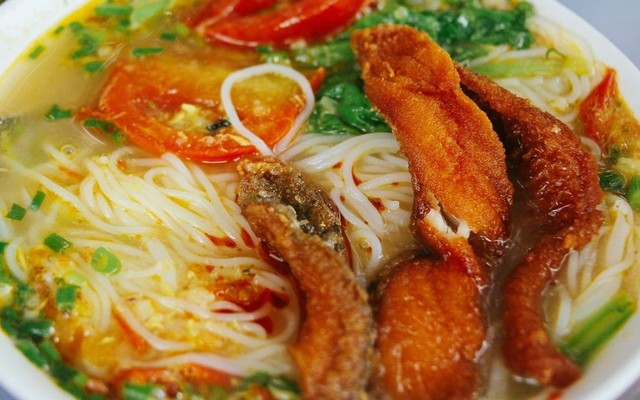 Nguyệt Đội Cấn - Bún Cá Chấm
