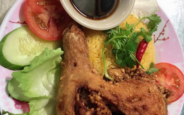 Cơm Gà Xối Mỡ Mũi Tàu