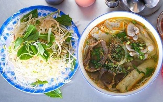 Cô Hoa 67 - Bún Bò Huế