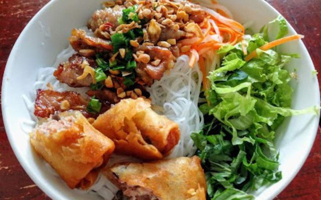 Bánh Canh Chả Cá Nha Trang - Bình Dân