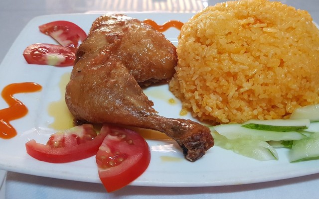 Cơm Gà & Nui Xào Gần Nhà - Chung Cư Miếu Nổi