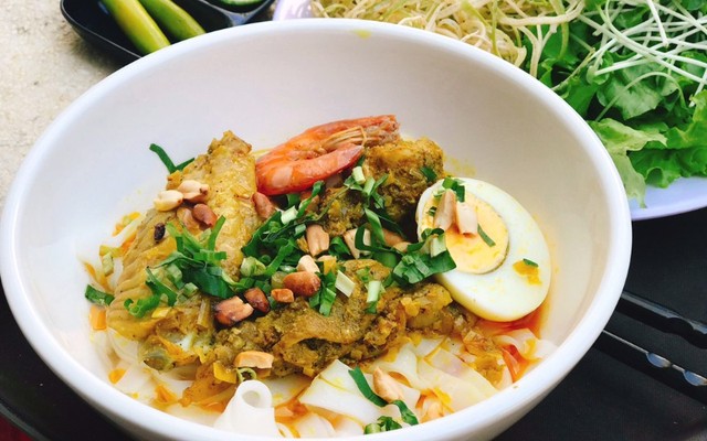 Mì Quảng Gà Đá Phú Gia