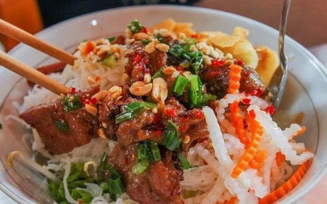 Bún Thịt Nướng Út Tỏi
