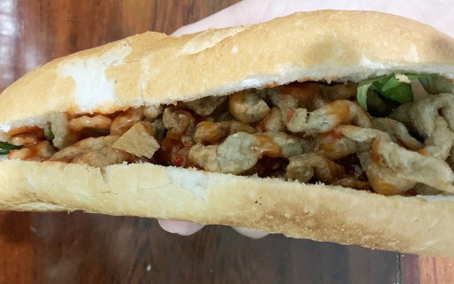 Bánh Mì Má Hải & Gỏi Ba Khía Thái Lan