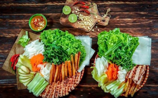 Yến Chíp - Xôi Gà Bóp, Chân Gà Bóp Xứ Huế & Cháo Gà