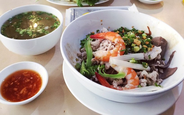 Thành Tuấn - Hủ Tíu Mì, Hoành Thánh & Sủi Cảo - Nguyễn Thiện Thuật