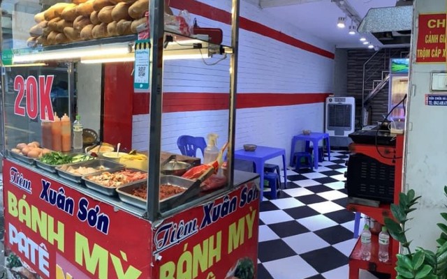 Xuân Sơn -  Bánh Mì Pate Ngon