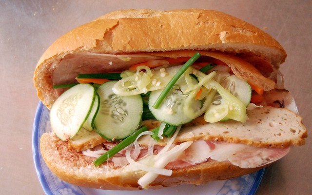 Chị Dung - Bánh Mì, Xôi Mặn & Ăn Vặt - Tôn Đức Thắng