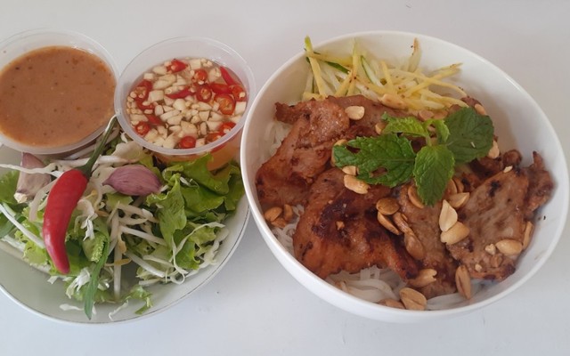 A Hạt Gốc Huế - Bánh Cuốn & Bún Thịt Nướng