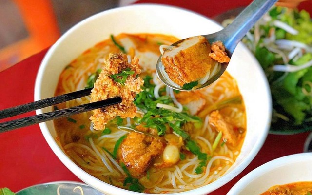 QUY NHƠN QUÁN - Bún & Bánh Canh chả - Quang Trung