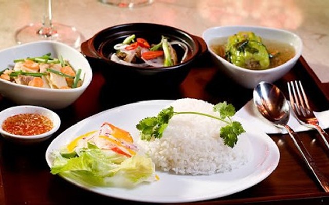 Ngân Ú - Cơm Trưa Văn Phòng, Bột Chiên & Mì Xào Bò