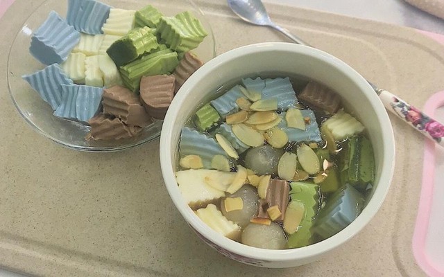 Quán Ngon Cô Xuân - Chè Khúc Bạch & Bánh Mì Que Hải Phòng