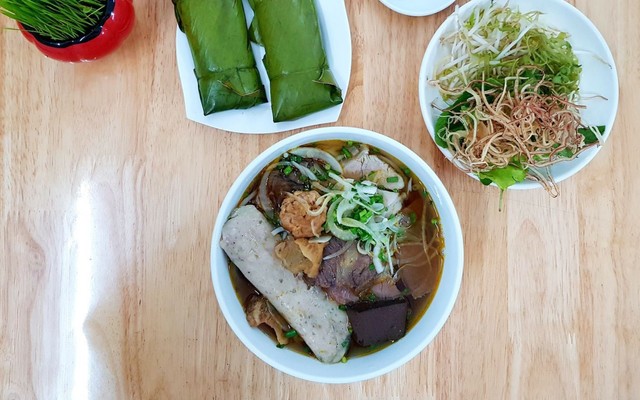 Quán Hoa - Bún Bò Huế, Mì Quảng & Bò Kho