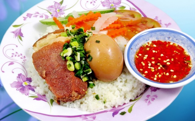 Cơm 10C - Nguyễn Đình Chiểu