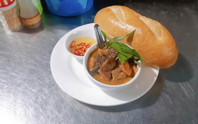 Bánh Mì, Phá Lấu, Bánh Xèo & Bánh Khọt Miền Trung