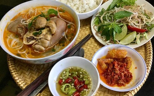 Út My - Bún Bò Giò Heo - Trung Văn