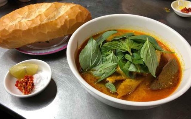 Cô Ba Loan - Cơm Gà Ta Tam Kỳ - Huỳnh Tấn Phát