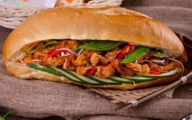 Bánh Mì Chả Cá Bé Út & Nước Cam Ép Nguyên Chất - Lê Duẩn