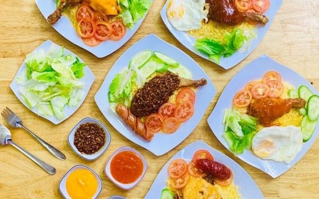 Cơm Gà Xối Mỡ 365 - Đặc Biệt Các Loại Sốt - Lý Thường Kiệt