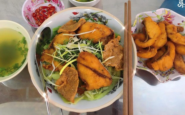 Thu Trang - Bún Cá Văn Hương