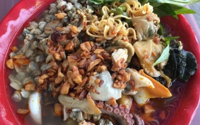 Chị Út Lan - Mì Hến - Đường Số 14