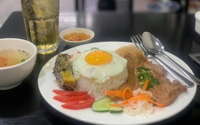 Cơm Tấm Hai Chàng Trai - Lê Lợi