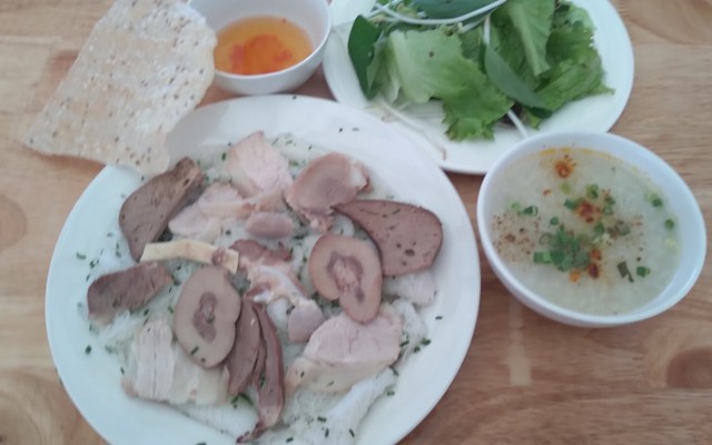 Thủy Hải - Bánh Hỏi & Cháo Lòng Miền Trung