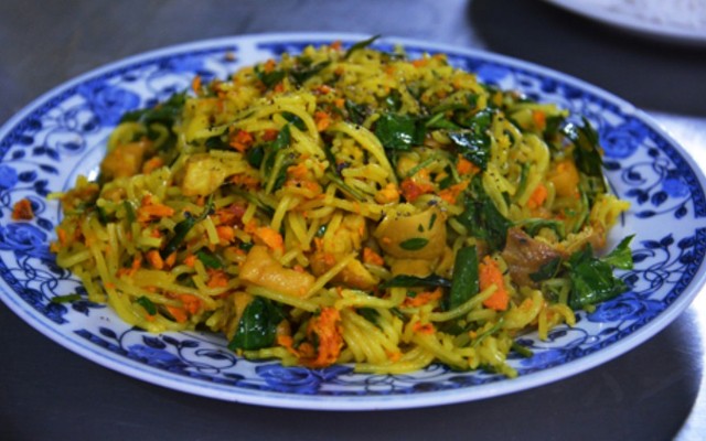 Loan - Bún Nghệ Xào Cuống Đuôi