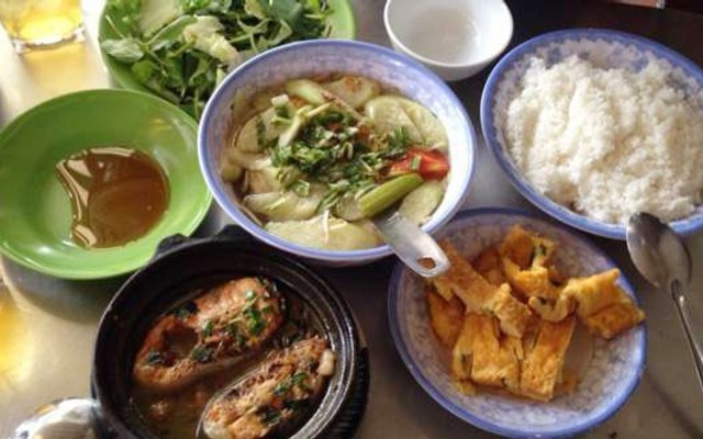 Chị Quyên - Cơm Phần Bình Dân