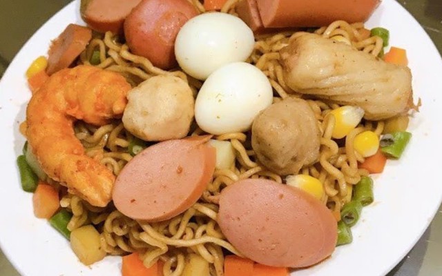 Minh Quân - Bánh Mì Nem Khoai & Mì Trộn