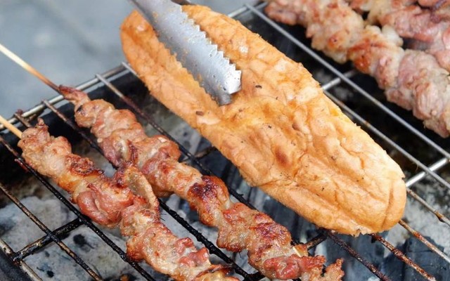 Thịt Xiên Nướng Bồ Đề - Bánh Mì