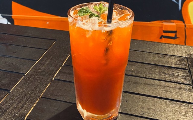 The June Coffee - Hoa Sứ