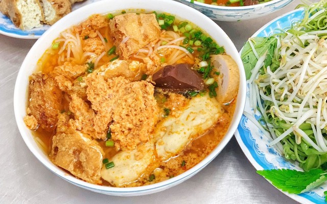 Trinh - Bún Riêu Cua - Trần Quang Khải